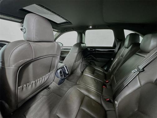 2018 Porsche Cayenne Platinum Edition
