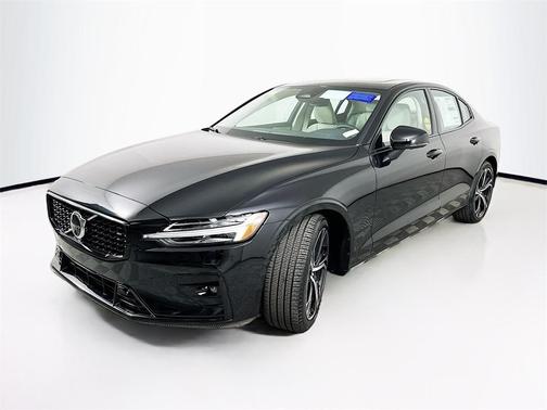 2024 Volvo S60 B5 Plus Dark Theme