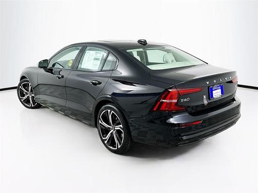 2024 Volvo S60 B5 Plus Dark Theme