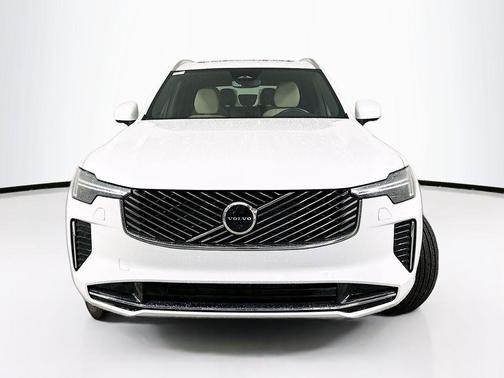 Crystal White Pearl 2026 Volvo XC90 B6 Plus 7-Seater