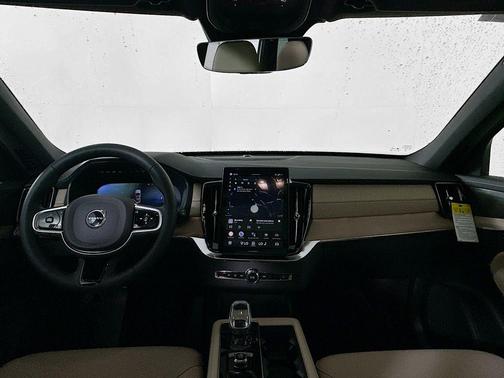 Crystal White Pearl 2026 Volvo XC90 B6 Plus 7-Seater