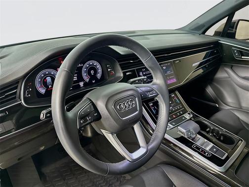 2025 Audi Q7 55 Premium Plus