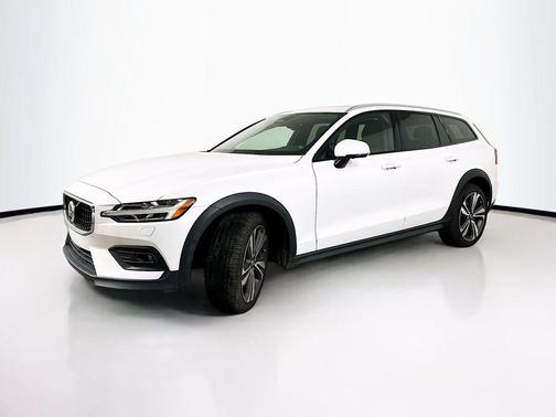 2024 Volvo V60 Cross Country B5 Plus