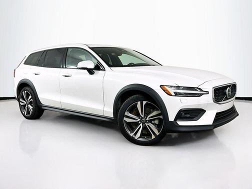 2024 Volvo V60 Cross Country B5 Plus