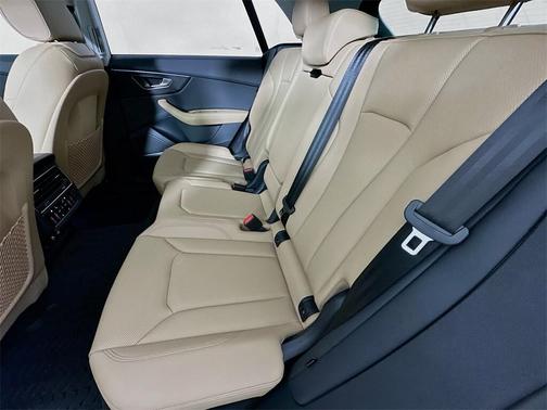 2025 Audi Q8 55 Premium