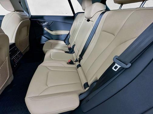 2025 Audi Q8 55 Premium
