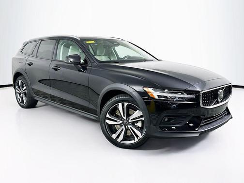Onyx Black Metallic 2026 Volvo V60 Cross Country B5 Plus