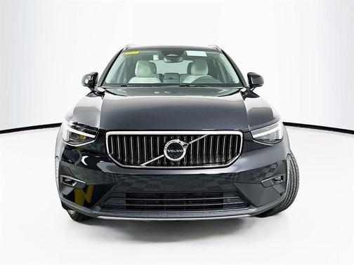 2025 Volvo XC40 B5 Plus Bright Theme