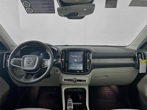 2025 Volvo XC40 B5 Plus Bright Theme
