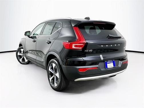 2025 Volvo XC40 B5 Plus Bright Theme