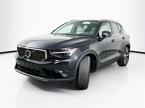 2025 Volvo XC40 B5 Plus Bright Theme
