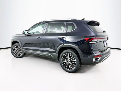 Deep Black Pearl Effect 2026 Volkswagen Taos 1.5T SE