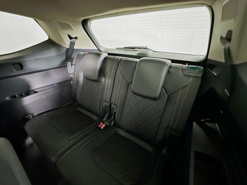 Opal White Pearl 2026 Volkswagen Atlas 2.0T SEL Premium R-Line