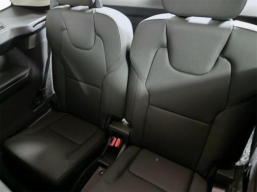 2025 Volvo XC90 B5 Plus