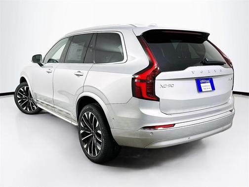 2025 Volvo XC90 B5 Plus