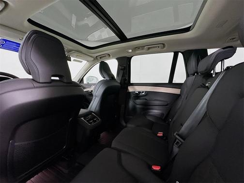 2025 Volvo XC90 B5 Core