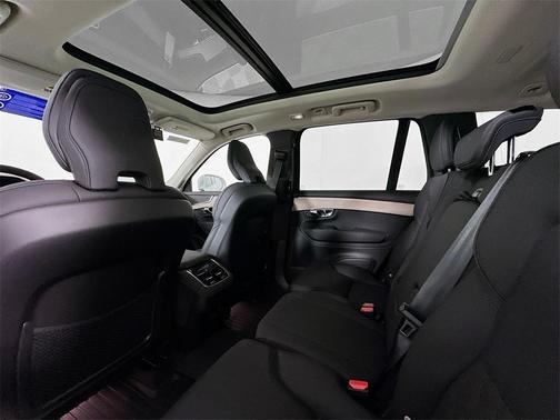 2025 Volvo XC90 B5 Core