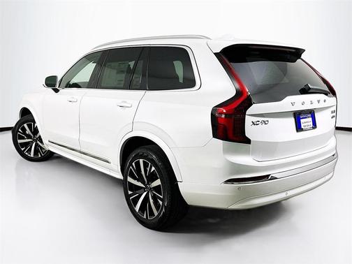 2025 Volvo XC90 B5 Core