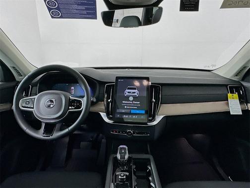 2025 Volvo XC90 B5 Core