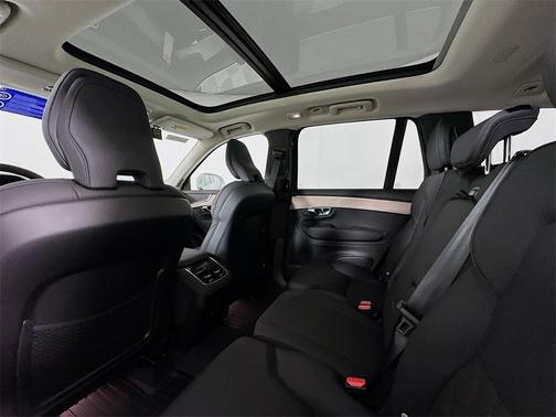 2025 Volvo XC90 B5 Core