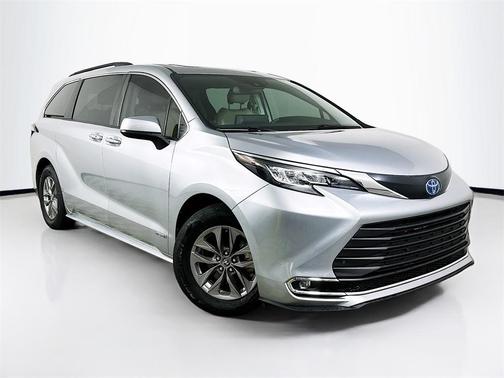 2021 Toyota Sienna XLE