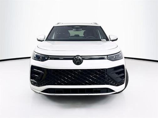 2026 Volkswagen Tiguan 2.0T SEL R-Line