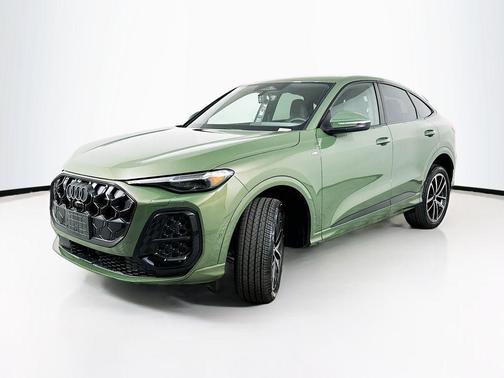 Green Metallic 2026 Audi Q5 PLUS
