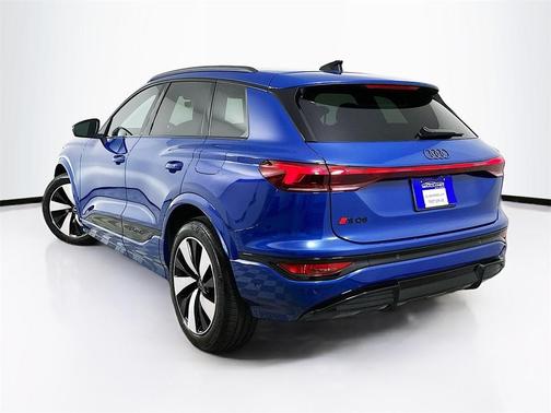 2025 Audi SQ6 e-tron Premium