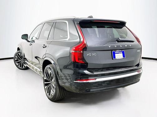 Onyx Black Metallic 2026 Volvo XC90 B5 Ultra 7-Seater