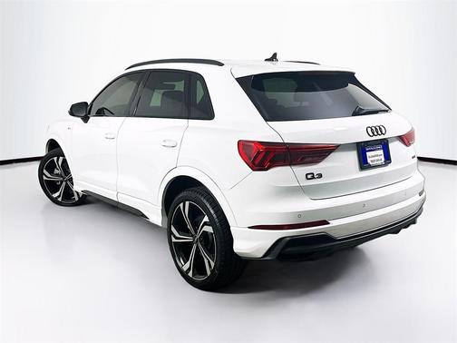 2024 Audi Q3 45 S line Premium
