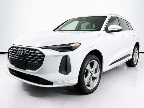 Glacier White Metallic 2026 Audi Q5 PLUS