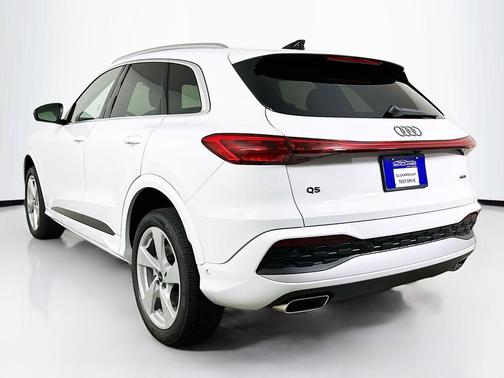 Glacier White Metallic 2026 Audi Q5 PLUS