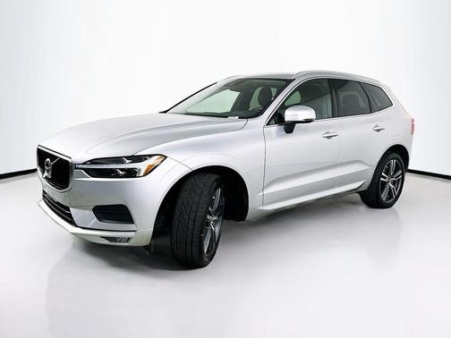 Bright Silver Metallic 2021 Volvo XC60 T5 Momentum