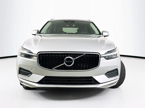 Bright Silver Metallic 2021 Volvo XC60 T5 Momentum