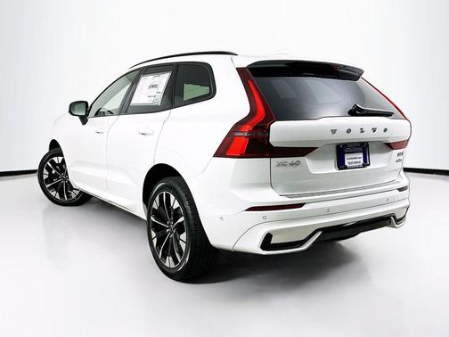 Crystal White Metallic 2026 Volvo XC60 B5 Plus