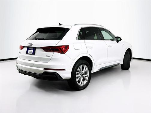 2022 Audi Q3 45 S line Premium