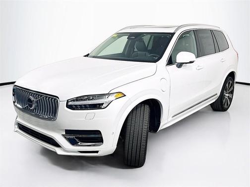 2025 Volvo XC90 Plug-In Hybrid T8 Plus 6-Seater