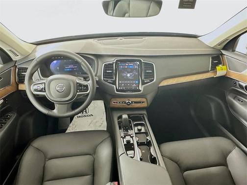 2025 Volvo XC90 Plug-In Hybrid T8 Plus 6-Seater