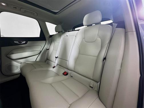 2025 Volvo XC60 B5 Plus