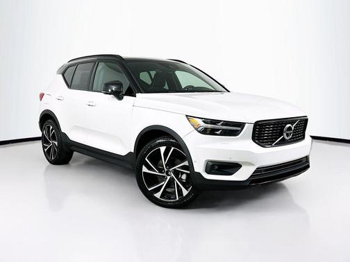 Crystal White 2021 Volvo XC40 T5 R-Design