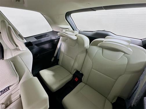 2022 Volvo XC90 T5 Momentum 7 Passenger