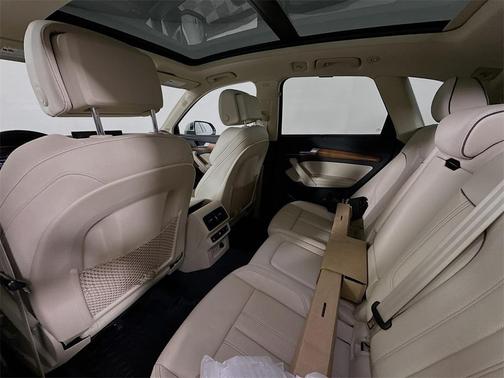2023 Audi Q5 45 S line Prestige