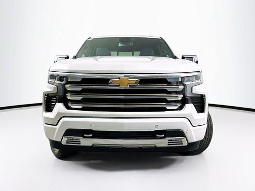 Pearl 2022 Chevrolet Silverado 1500 High Country