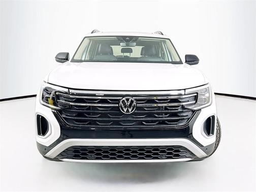 2024 Volkswagen Atlas 2.0T Peak Edition SEL