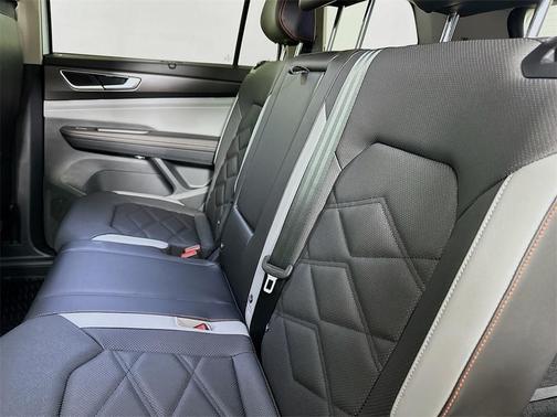 2024 Volkswagen Atlas 2.0T Peak Edition SEL