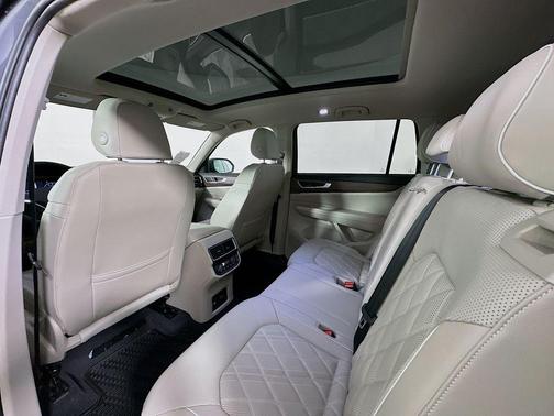 Pure Gray 2026 Volkswagen Atlas 2.0T SEL Premium R-Line
