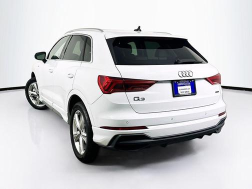 Glacier White Metallic 2023 Audi Q3 45 S line Premium