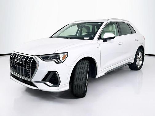Glacier White Metallic 2023 Audi Q3 45 S line Premium