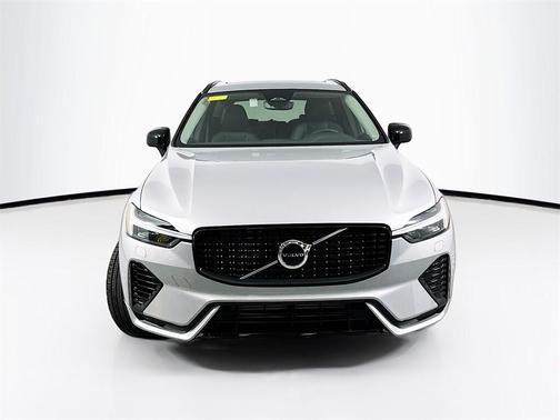 2025 Volvo XC60 Plug-In Hybrid T8 Core