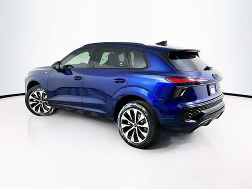 Navarra Blue Metallic 2026 Audi Q3 S line